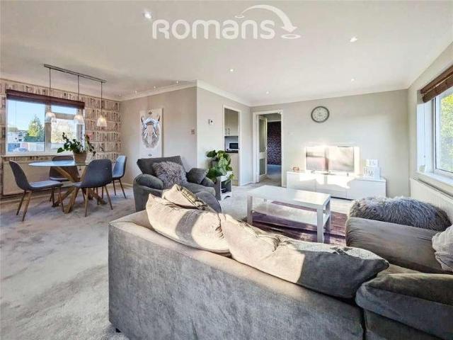 Flat for sale in Tylers Green, Buckinghamshire