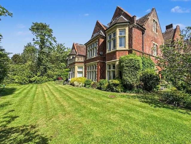 Flat for sale in Otterbourne, Hampshire