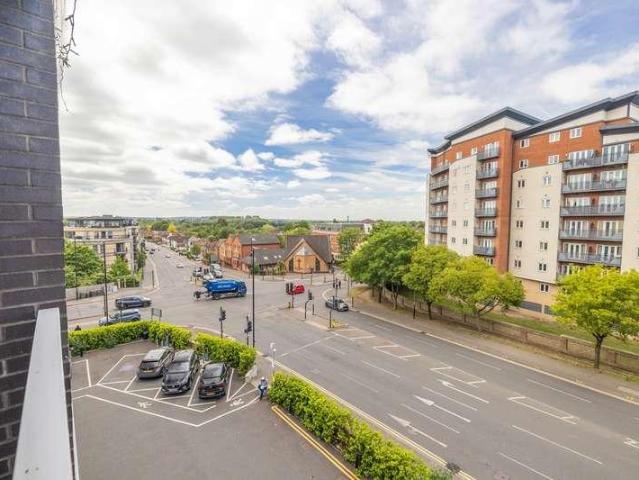 Flat for sale in Slough
