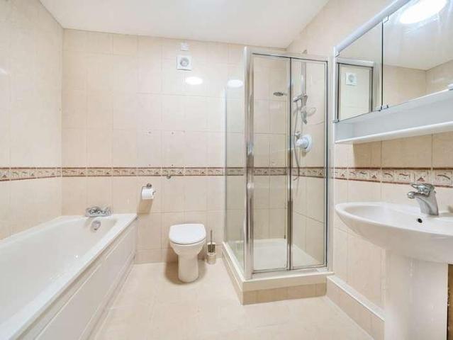 Flat for sale in Northwood, Northwood