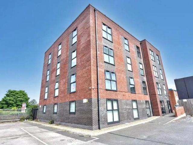 Flat for sale in East End Park, West Yorkshire