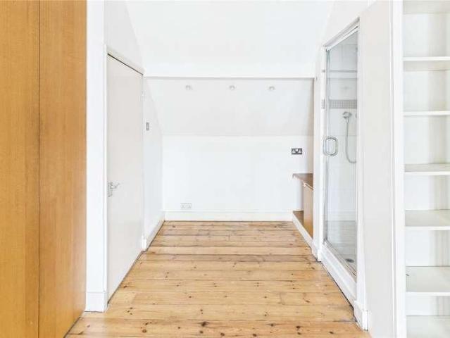 Flat for sale in London Borough of Lambeth, Greater London