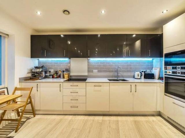 Flat for sale in London Borough of Croydon, Upper Norwood
