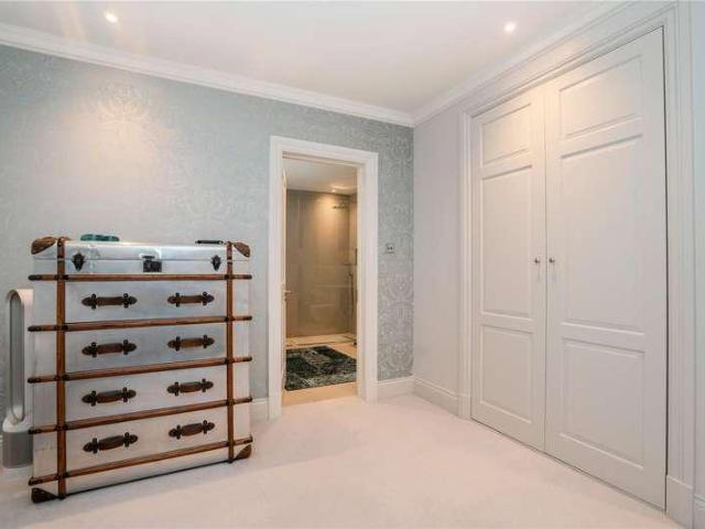Flat for sale in Petersham, Greater London