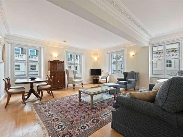 Flat for sale in Covent Garden, Greater London