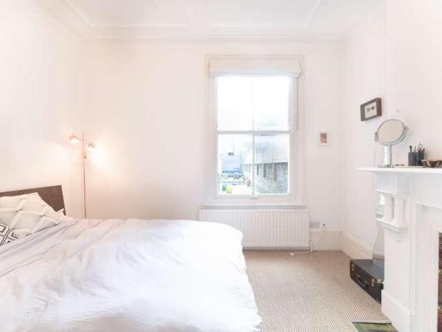 Flat for sale in Brondesbury, Greater London