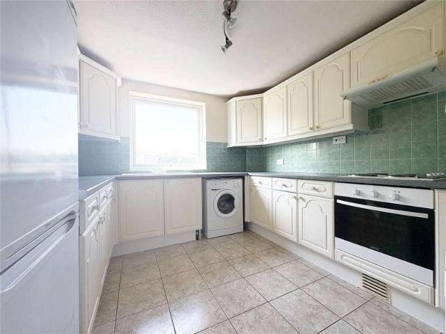 Flat for sale in Key Street, Suffolk