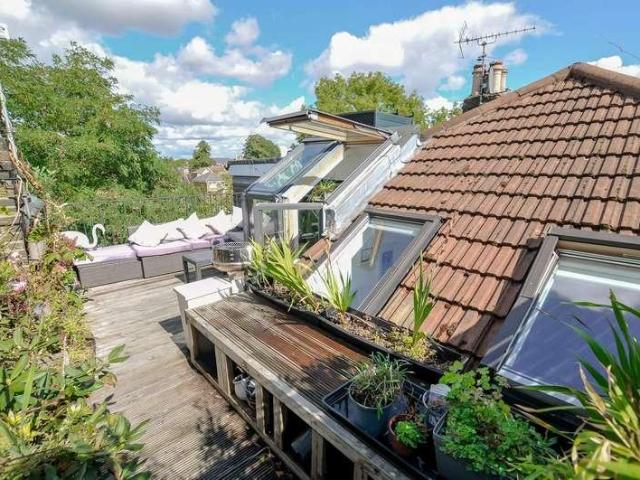 Flat for sale in Stoke Newington, Greater London