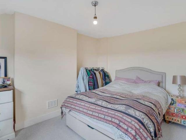 Flat for sale in West Norwood, Greater London