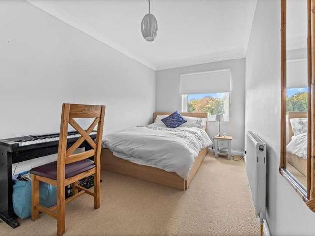 Flat for sale in Spelthorne, Surrey