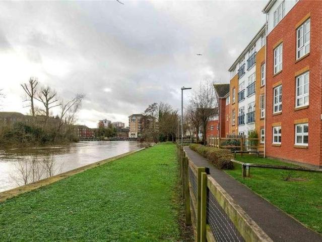 Flat for sale in Newtown, Reading