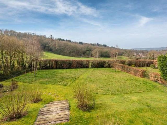 Flat for sale in Pachesham Park, Surrey