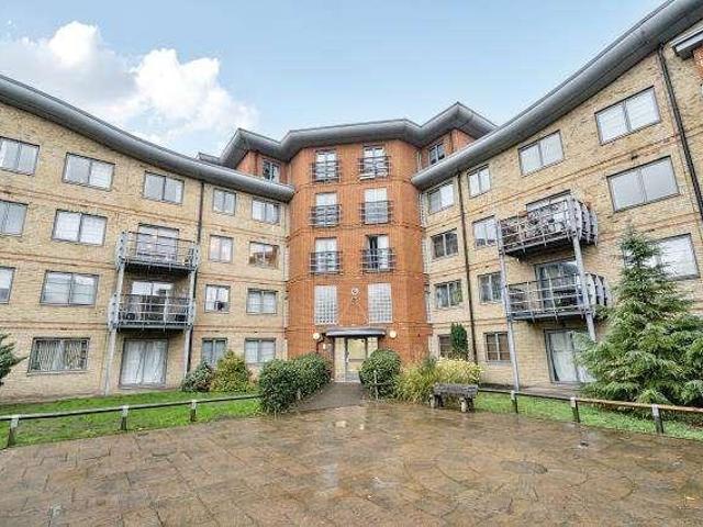 Flat for sale in Whitley, Reading