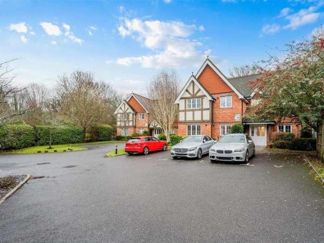 Flat for sale in Pachesham Park, Surrey