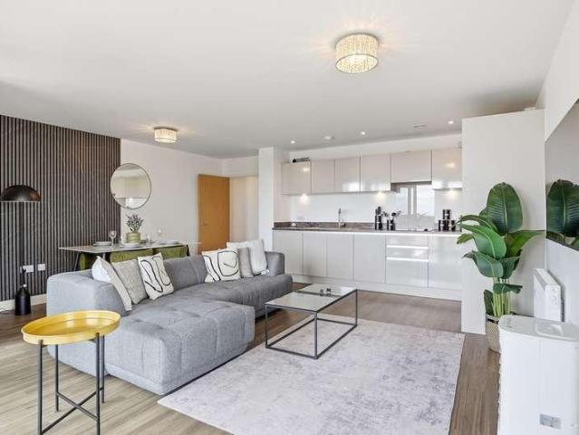 Flat for sale in Milton Keynes