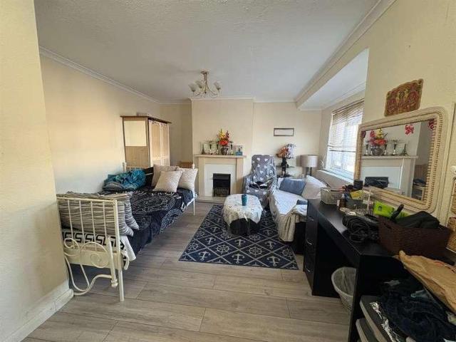 Flat for sale in London Borough of Hounslow, Heston