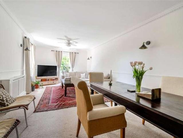 Flat for sale in Sunninghill and Ascot, Ascot