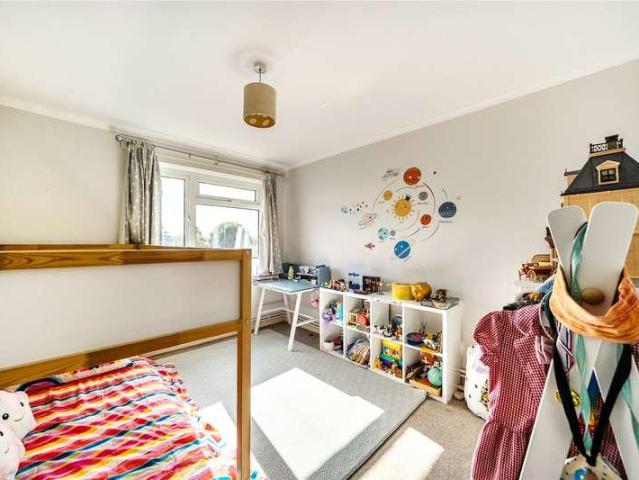 Flat for sale in Oakhill, Greater London