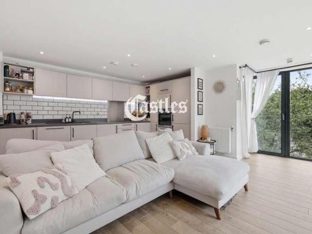 Flat for sale in Hale Village, Tottenham Hale