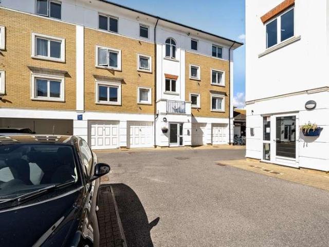 Flat for sale in Roedean