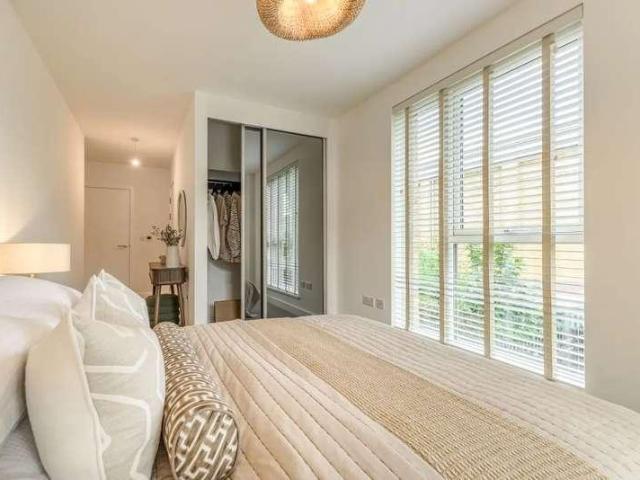 Flat for sale in London Borough of Hounslow, Heston