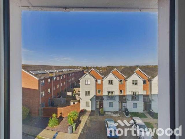 Flat for sale in Willesborough, Bridgefield