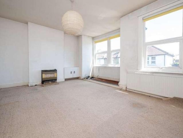 Flat for sale in Mortlake, Greater London