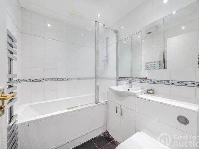 Flat for sale in London Borough of Ealing, Hanwell