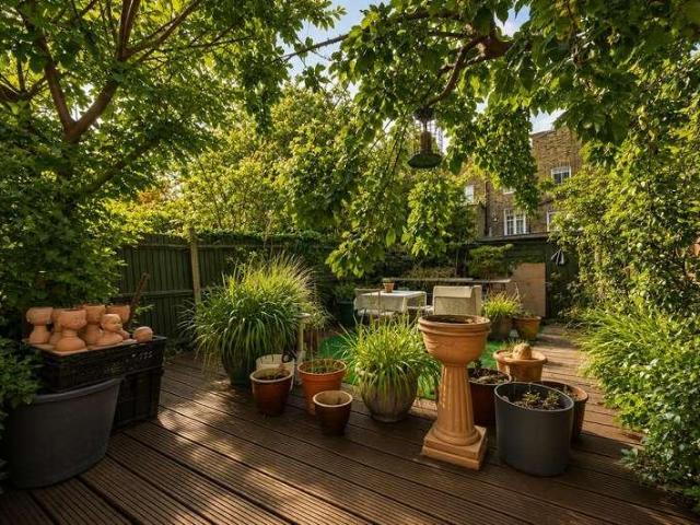 Flat for sale in Islington, Greater London