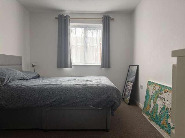 Flat for sale in Green Close, Warwickshire