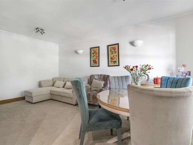 Flat for sale in Royal Borough of Kingston upon Thames, Greater London