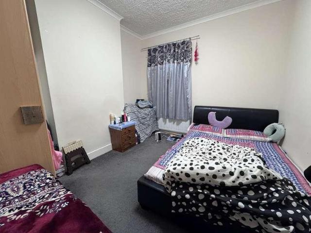 Flat for sale in Upton, Greater London