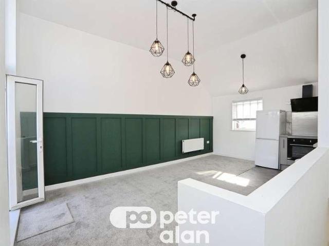 Flat for sale in Pillgwenlly, Wales