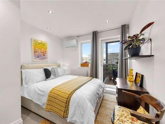 Flat for sale in Spitalfields, Greater London
