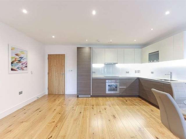 Flat for sale in Kingsbury, Greater London