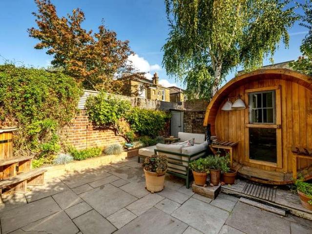 Flat for sale in Silchester Estate, Greater London