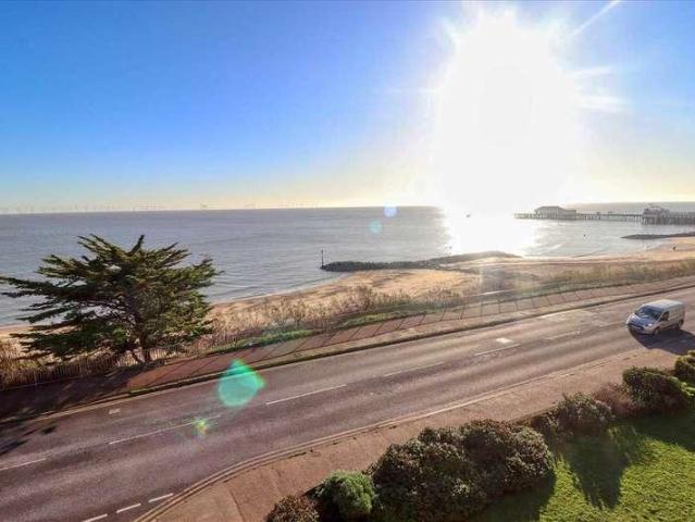 Flat for sale in Holland-on-Sea, Dale Hill