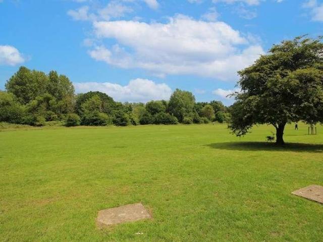 Flat for sale in South Ashford, Bridgefield