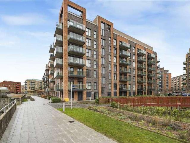 Flat for sale in Monks Orchard, Kent