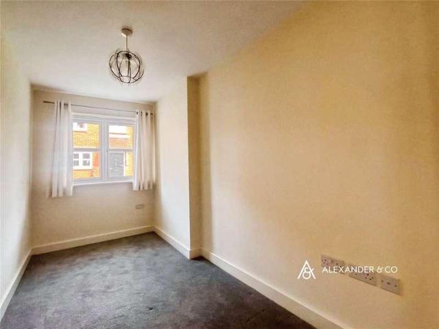 Flat for sale in Winslow, Buckinghamshire