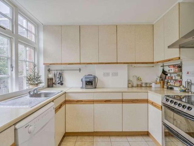 Flat for sale in St. John's Wood, Greater London