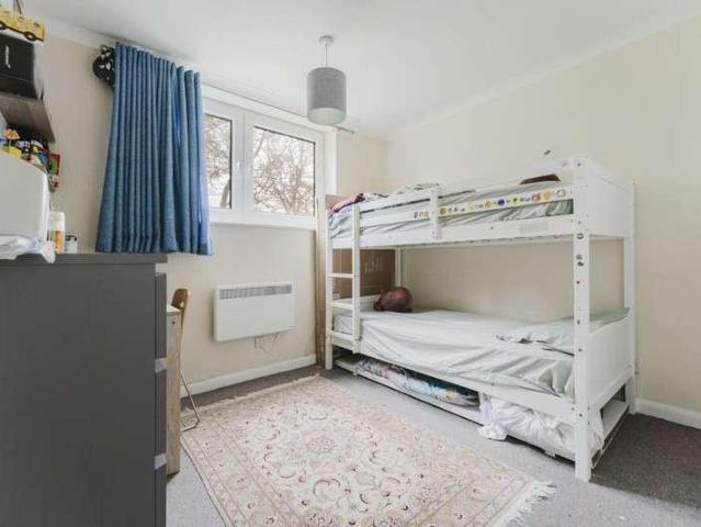 Flat for sale in London Borough of Ealing, Park Royal