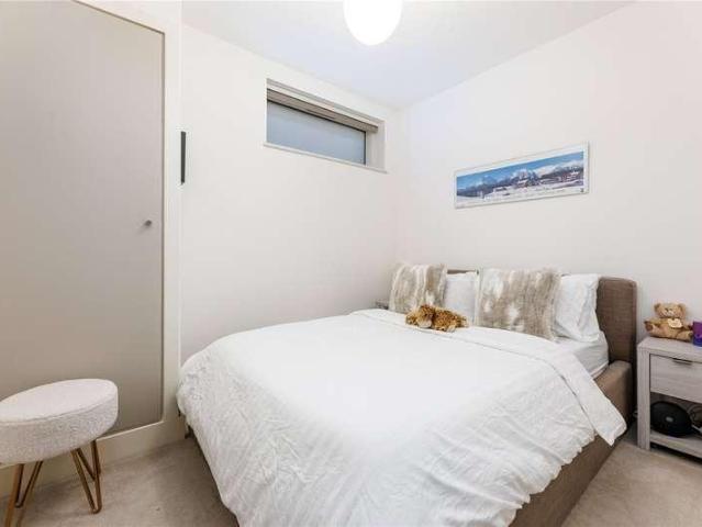 Flat for sale in Putney, Greater London