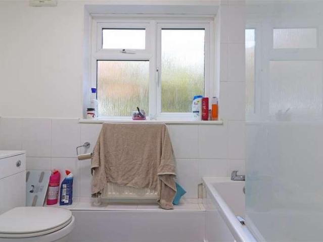 Flat for sale in Burstow, Hillview