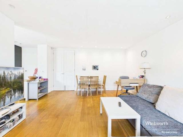 Flat for sale in Newtown, Reading