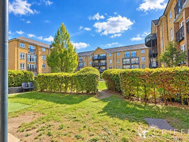 Flat for sale in South Stifford, Grays