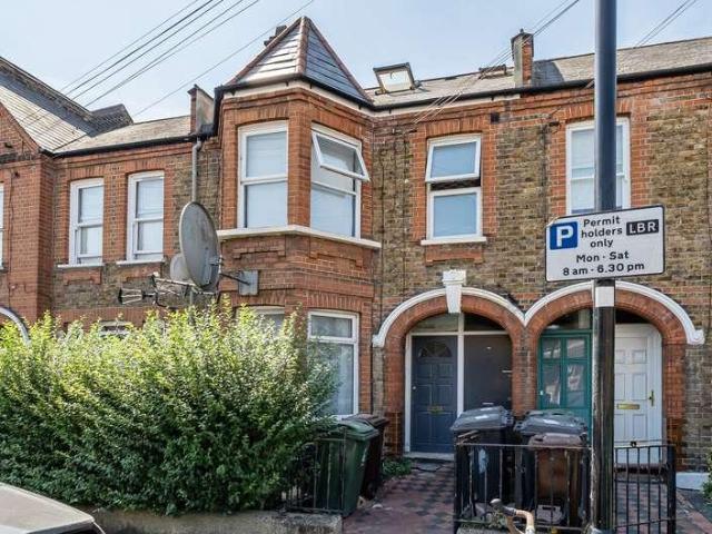 Flat for sale in Leyton, Greater London