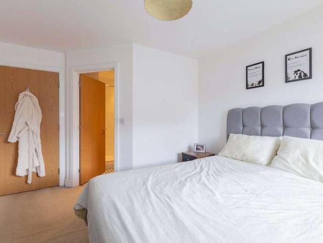 Flat for sale in Bray Wick, Maidenhead