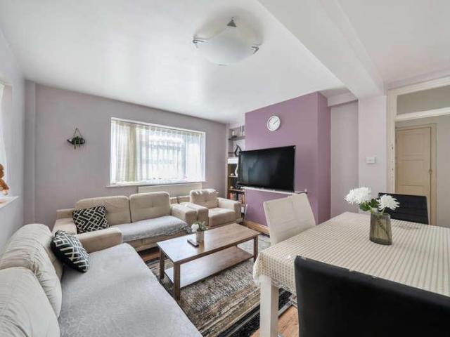 Flat for sale in Greater London