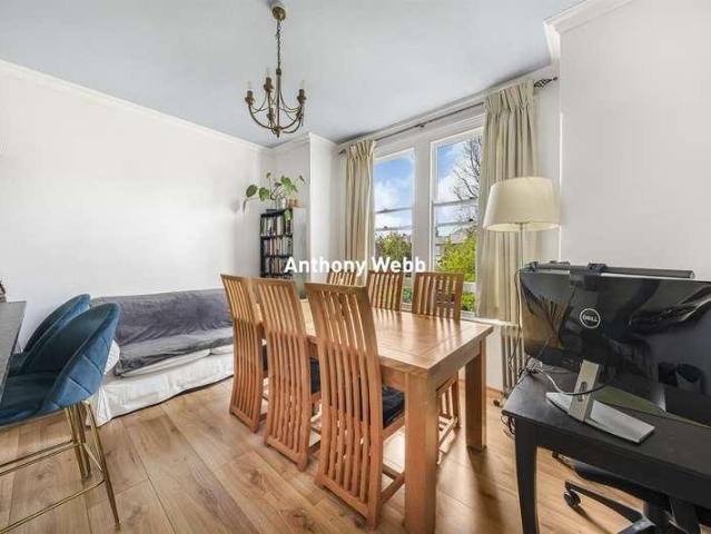 Flat for sale in Palmers Green, Greater London